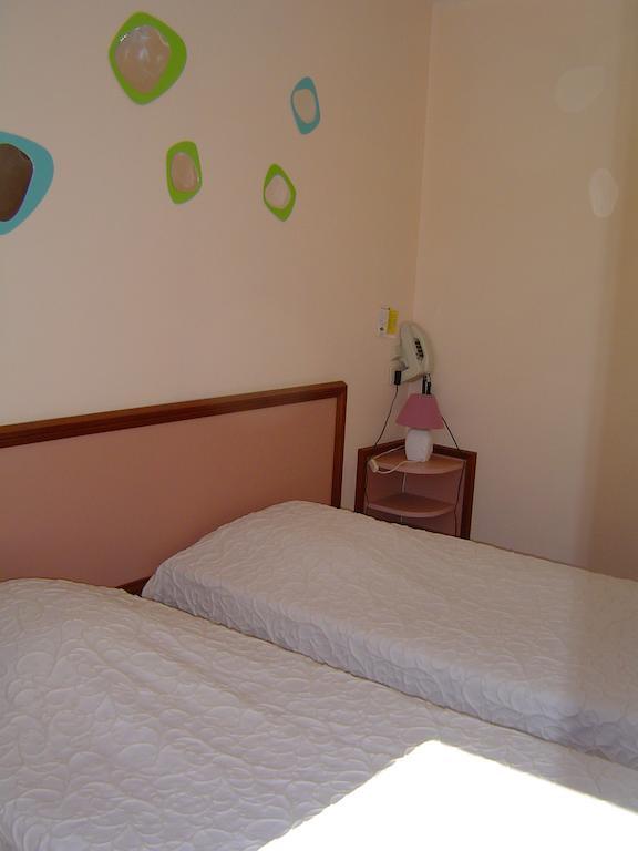 Hotel Le Magiot à Montliot-et-Courcelles Chambre photo