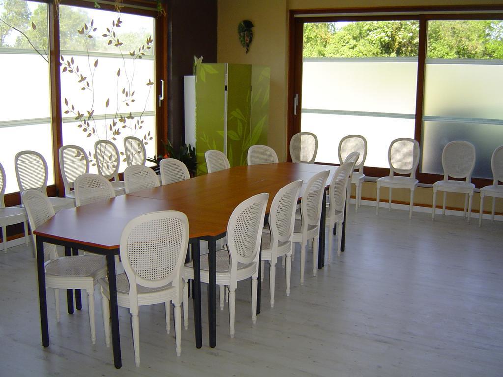Hotel Le Magiot à Montliot-et-Courcelles Extérieur photo